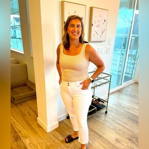 Meet your Posher, Aarin